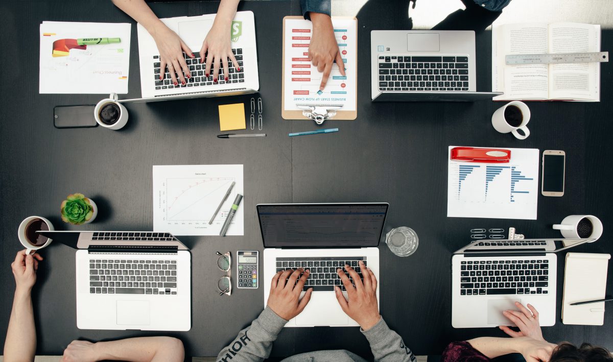 Tech Meeting Flatlay 1200X709